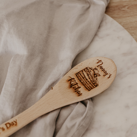 Personalised laser engraved wooden spoon with Kitchen design featuring an image of a cake. Close up of cake image Personalised wooden spoon Baking Memories Father's day gift Happy Father's day Fathers day Mother's Day Mothers day Housewarming gift House warming gift Kitchen utensils Personalised kitchen utensils Engraved gifts Gifts for grandparent